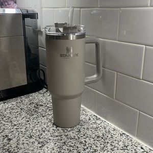 Adventure Quencher Travel Tumbler | 40 OZ: ASH